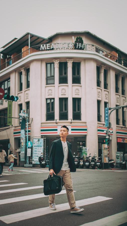 Meander 1948 Hostel Taipei Bagian luar foto