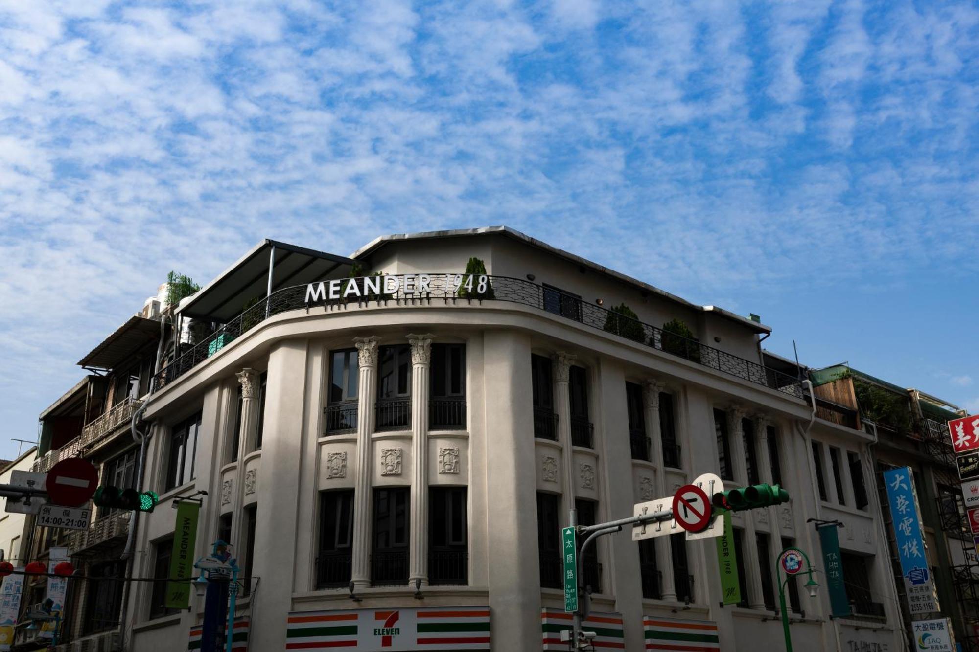 Meander 1948 Hostel Taipei Bagian luar foto