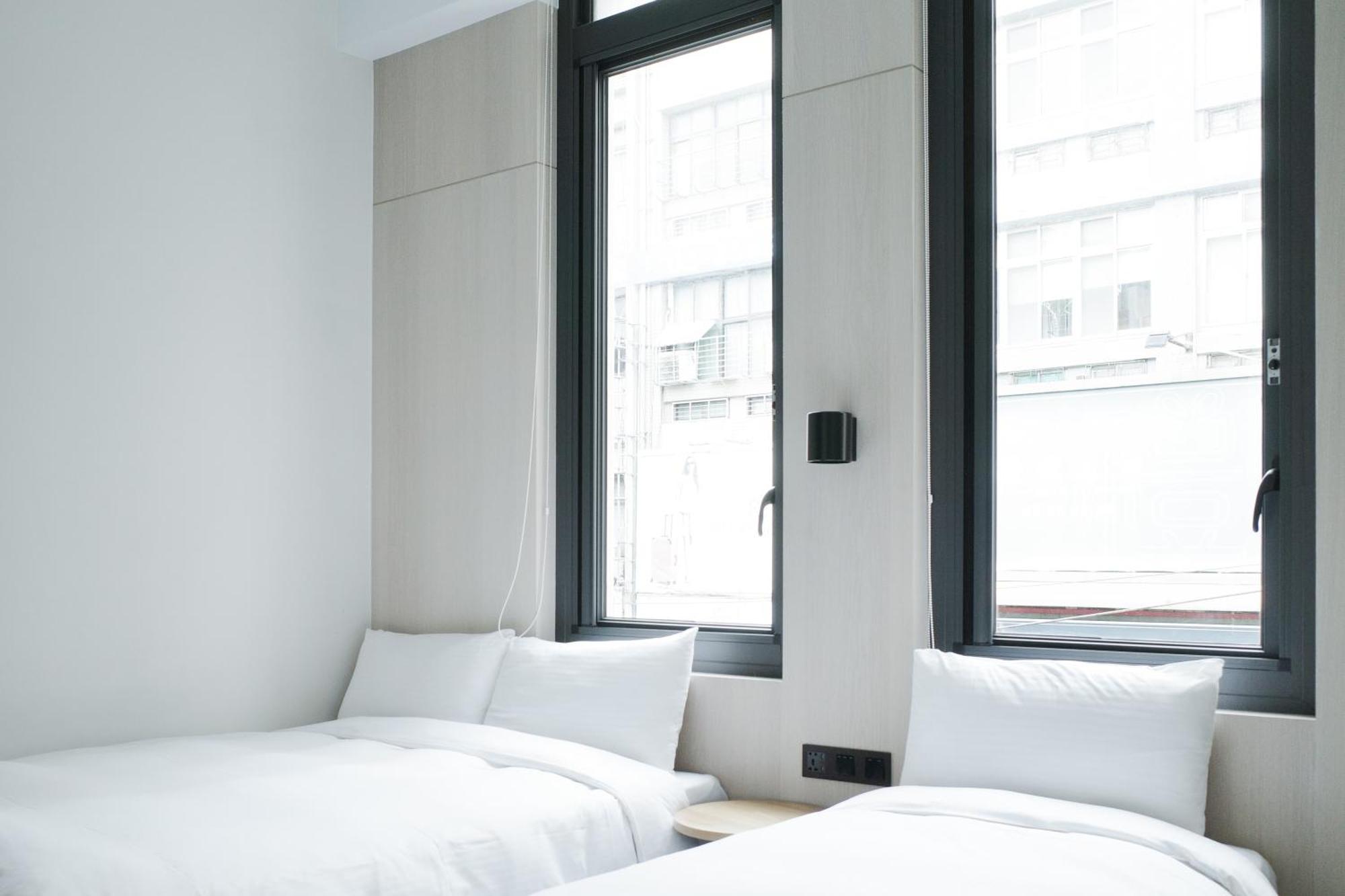 Meander 1948 Hostel Taipei Bagian luar foto
